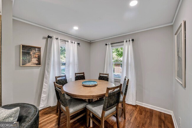 Building Photo - 1131 Stoneybrook Rd