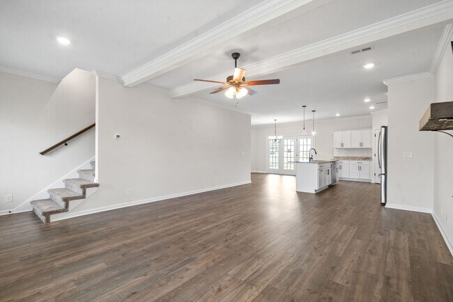 Building Photo - Dog Friendly Four Bedroom Near I24!