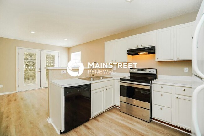 Building Photo - 3 Bedroom Pet-Friendly Home in COLUMBUS, OH with Main Street Renewal