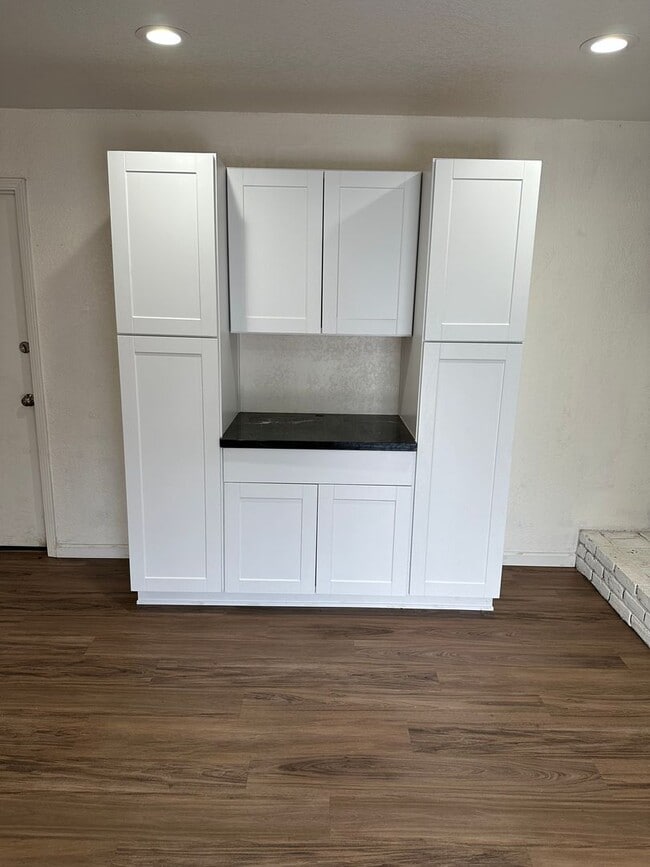 Building Photo - Home for rent