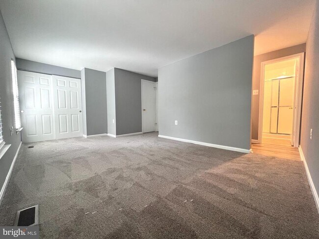 Building Photo - 10277 Quiet Pond Terrace