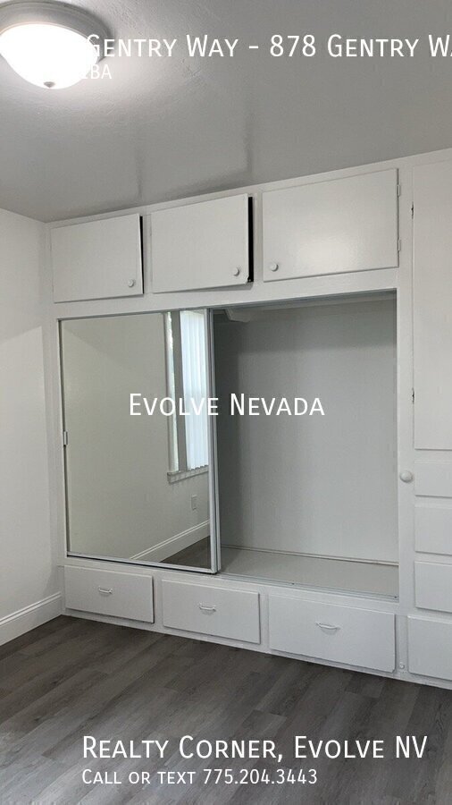 Building Photo - 878 Gentry Wy