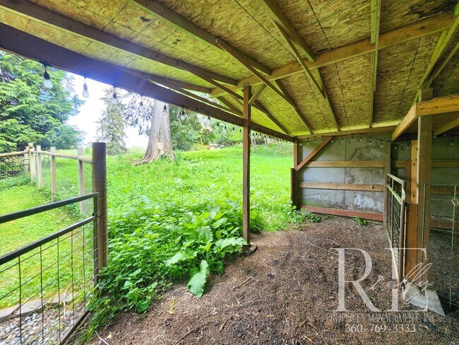 Building Photo - Forest-Edged Retreat with Pasture Access –...