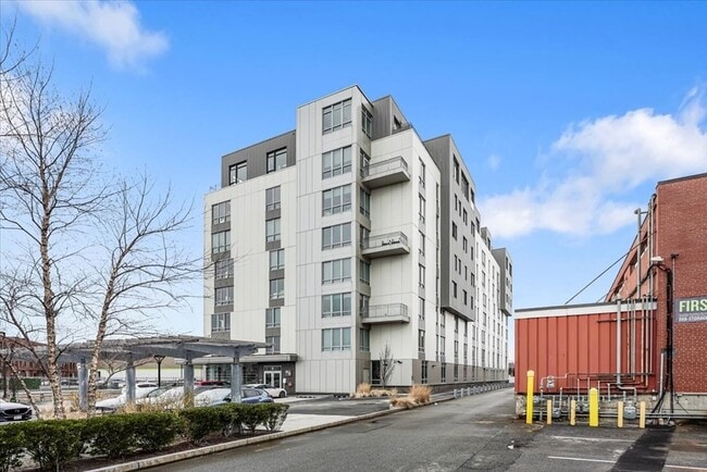 Building Photo - 9 Medford St