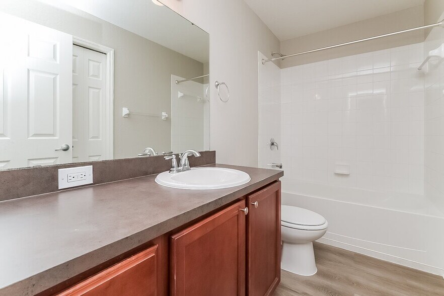 Building Photo - 1223 Sheridan Bay Dr