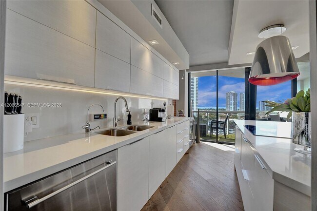 Building Photo - 3610 Yacht Club Dr