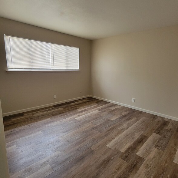 Building Photo - 1321 E San Bruno Ave