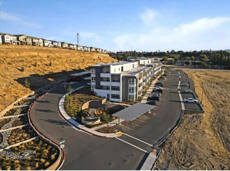 Building Photo - 2500 Wildflower Sta Pl
