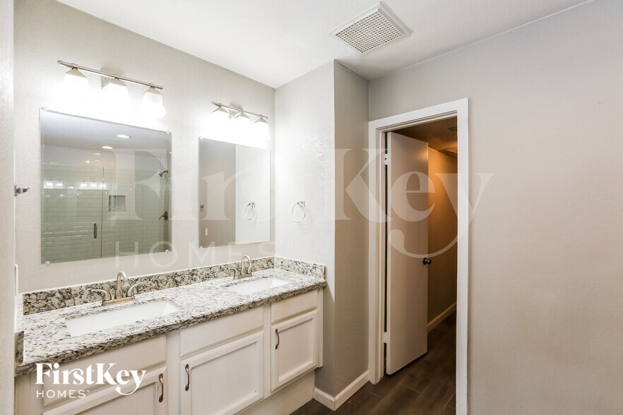 Building Photo - 14838 N 38th St