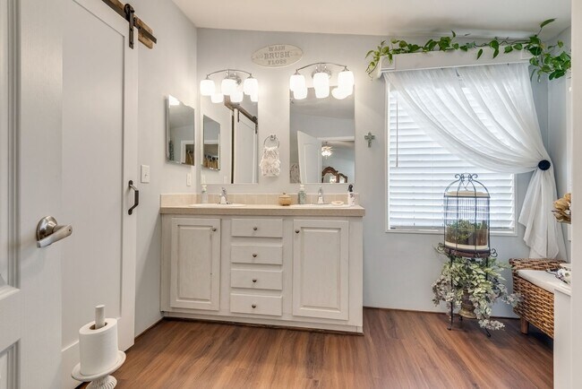 Building Photo - Charming Furnished Home in Age-Restricted ...