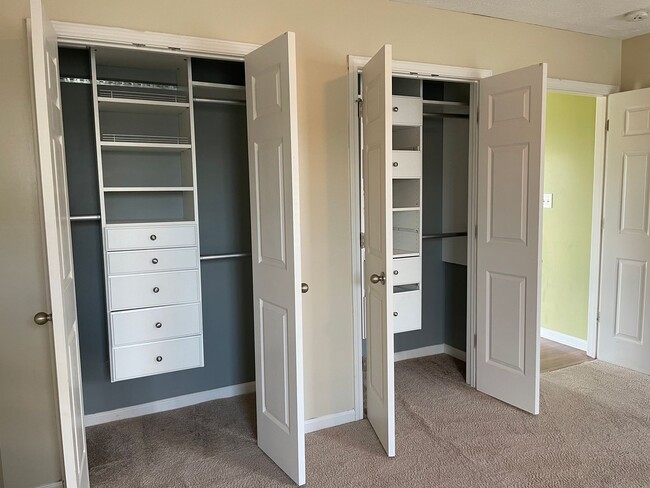 Building Photo - Charming 3 Bed 2 Bath Raeford Home with Fenced Backyard