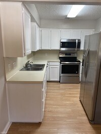 Building Photo - 2 br, 2 bath 4plex - 816 Betty Court A