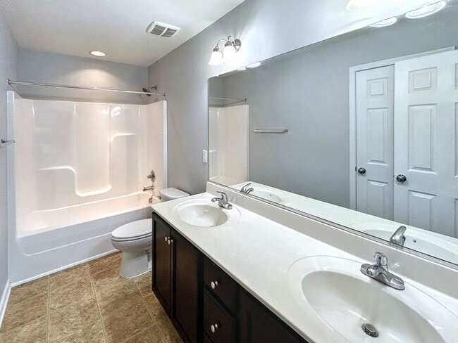 Building Photo - 600 Haven Mews Cir