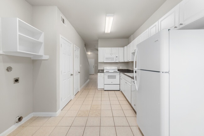 Building Photo - Townhomes on Anita