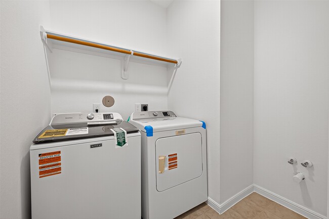 Building Photo - 7927 Tindarey Maple Trace
