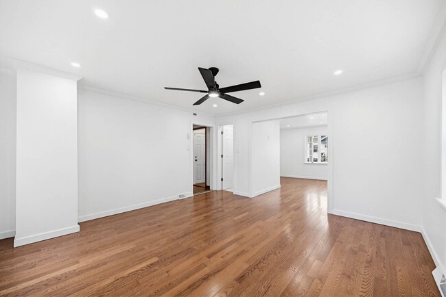 Building Photo - 11 Berry St