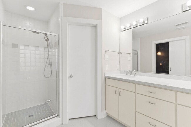 Building Photo - Stunning Rice Military Rental – Gated, Spa...