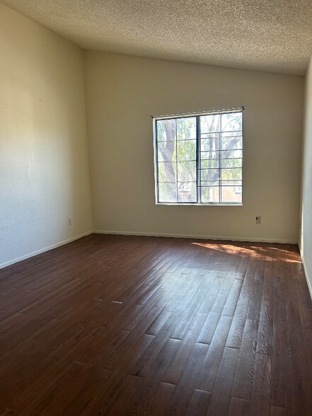 Building Photo - 1698 W Park Wood Ln