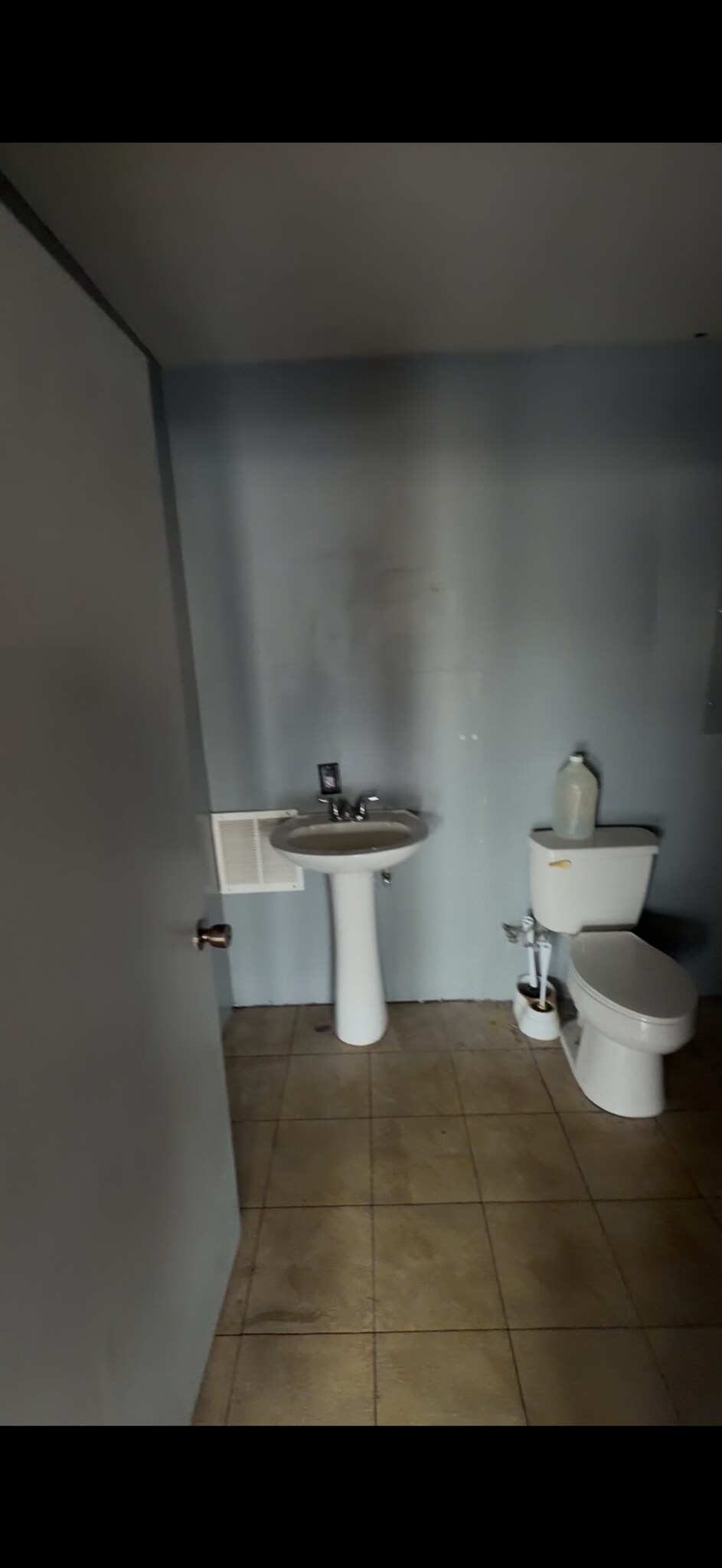 Building Photo - 506 Ford St