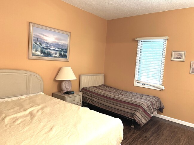 Building Photo - Furnished 2 Bedroom, 2 Bath, 2nd Floor Con...