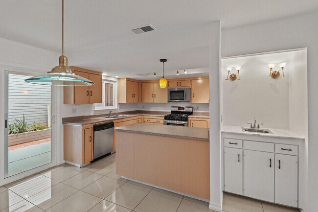 Building Photo - 2518 S Sierra Madre