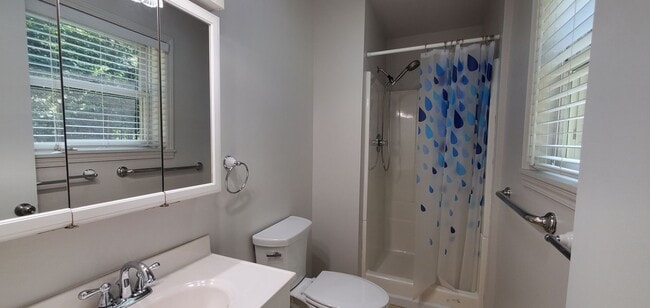 Building Photo - 4 Bedroom Parsonage Property 1 Mile to Fra...