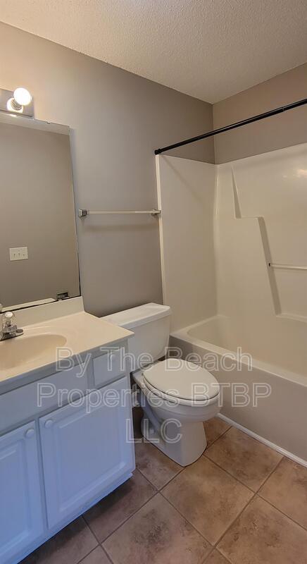 Building Photo - 2407 James St