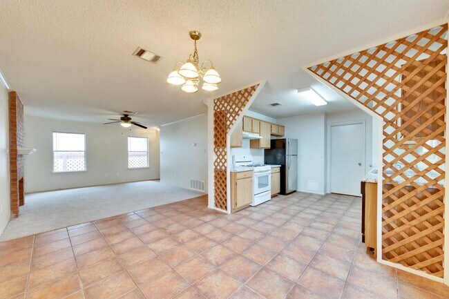 Building Photo - 1625 Sylvia Ct