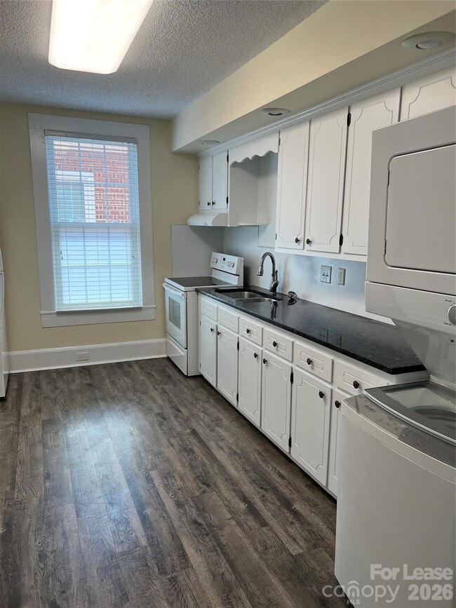 Building Photo - 211 W G St