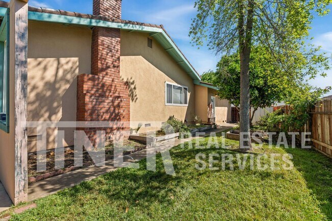 Building Photo - 6138 Cherrelyn Way