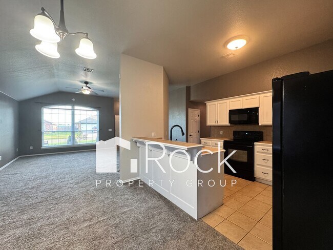 Building Photo - 4 Bedroom Home in Moore with All Appliances Included *1st Month's Rent FREE*