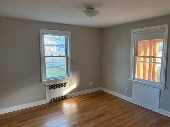 Building Photo - 39 Westphal St