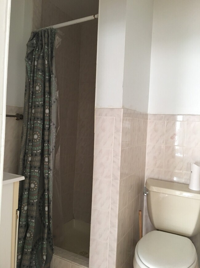 Building Photo - 359 Windsor St