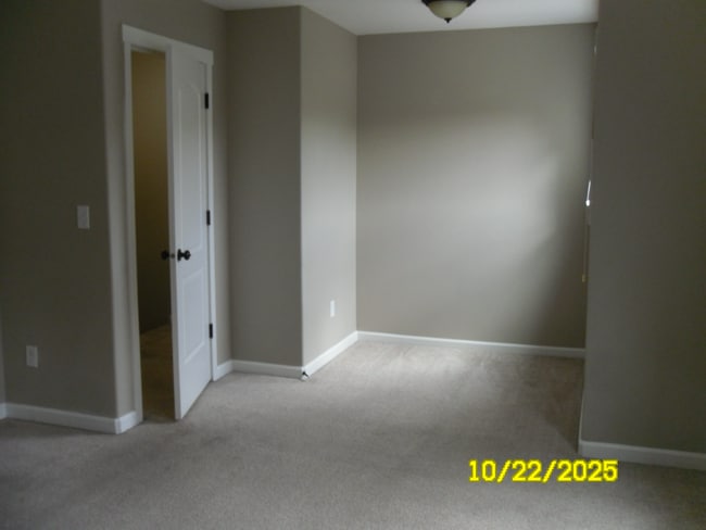 Building Photo - 4300 NE 34th Cir