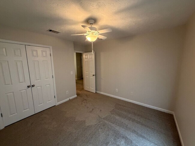 Building Photo - 3 Bed 2.5 Bath Townhome in Brentwood