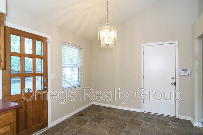 Building Photo - 2404 Glenmore Ct