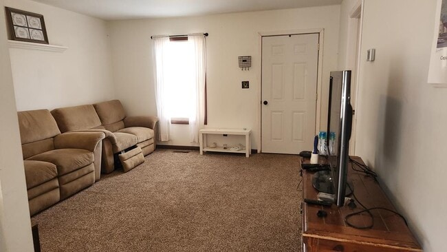 Building Photo - 8174 Birdsnest Dr