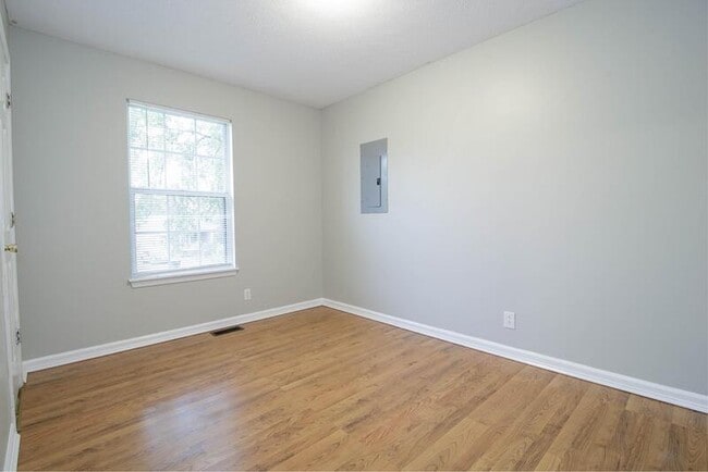 Building Photo - 632 Artic Ave