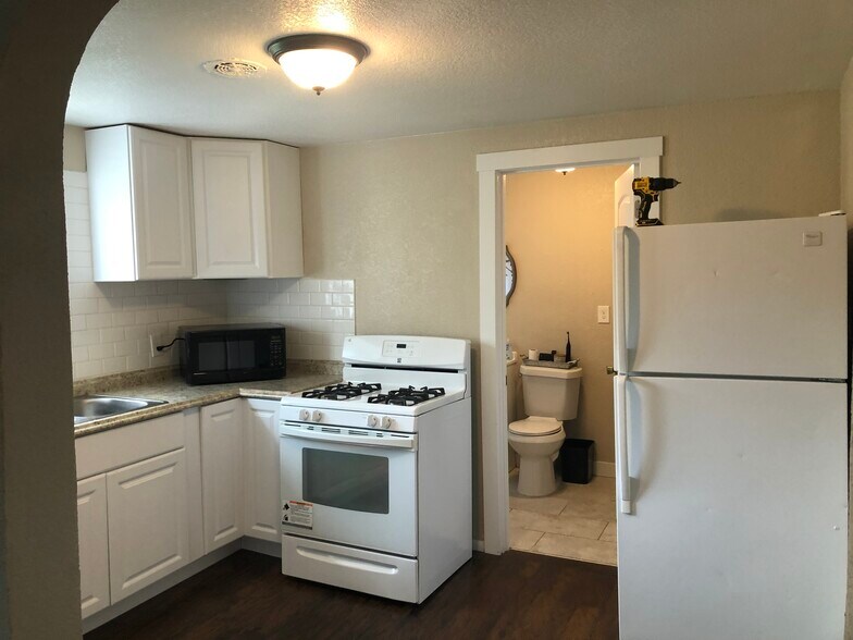 Kitchen - 726 McKinley St