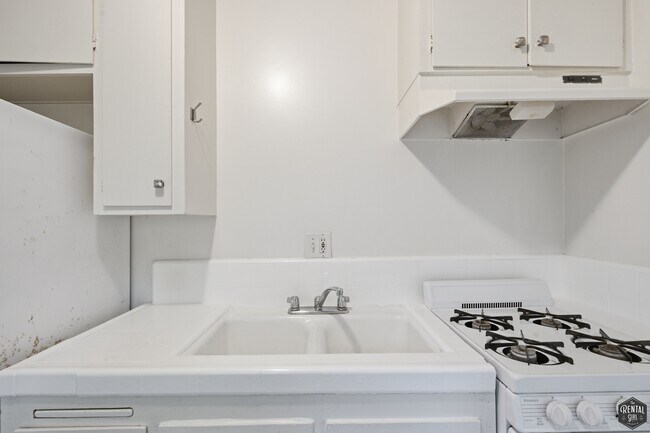 Building Photo - 3743 McLaughlin Ave