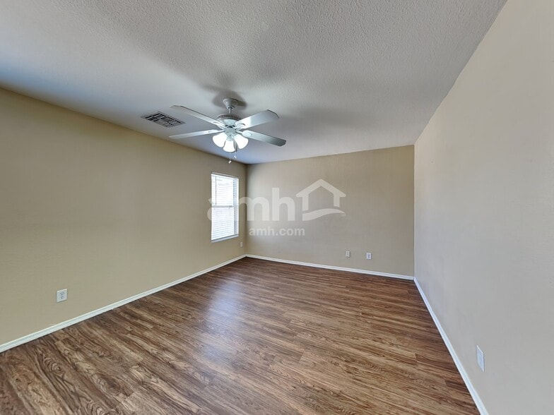 Building Photo - 5895 E Tercel Dr