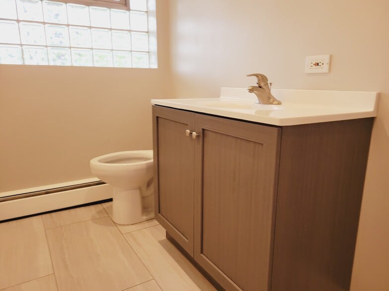 Building Photo - 112 W Burlington Ave