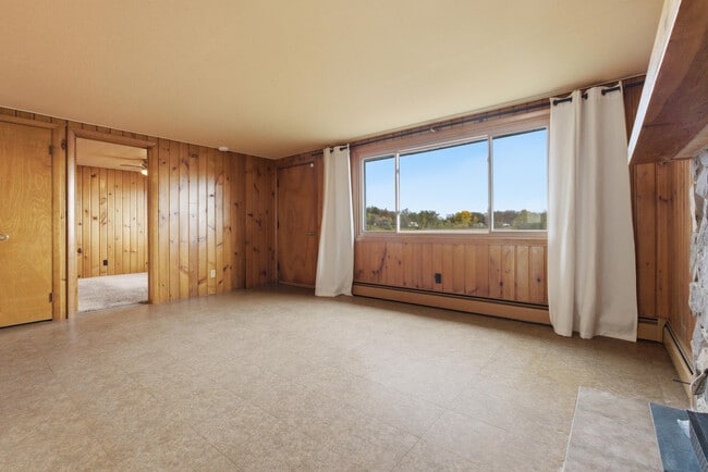 Building Photo - W6705 N Lakeshore Cir