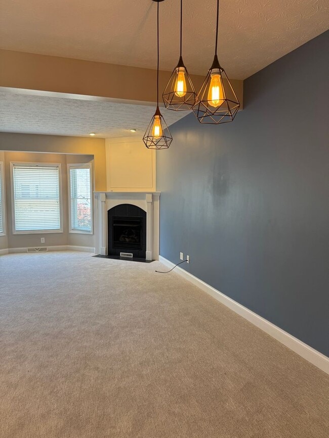 Building Photo - 2 Bed 2 full and 2 1/2 Bath- Imperial PA