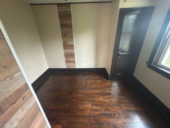 Building Photo - Pulaski, 4BR / 1.5 BA, available now