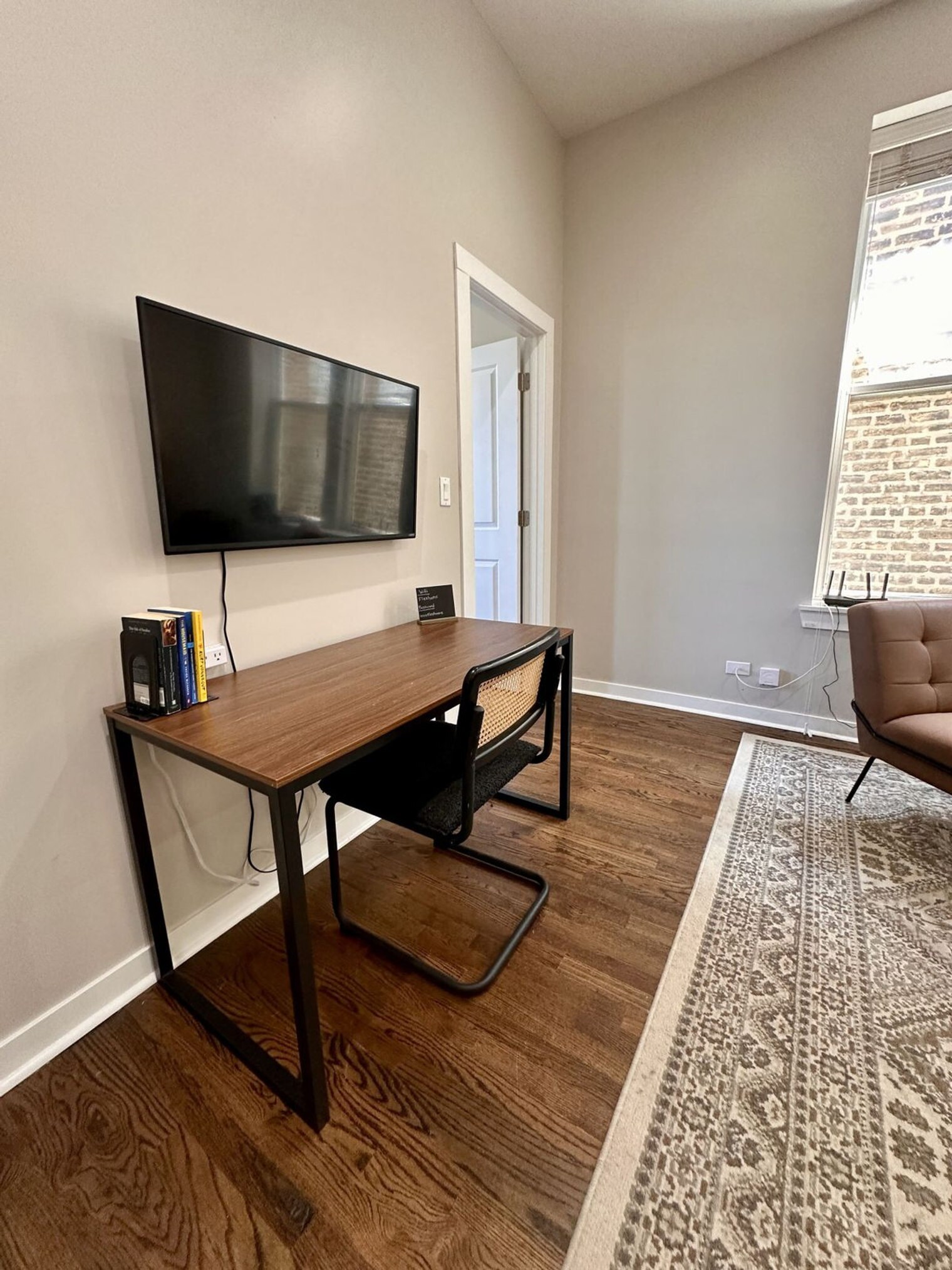 Building Photo - 736 N Throop St