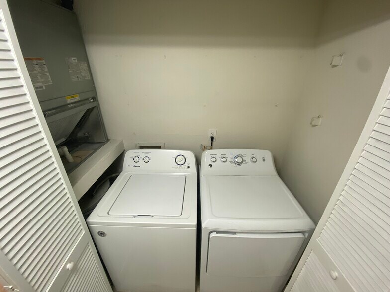 Washer/Dryer and A/C Unit Space - 4512 Commander Dr