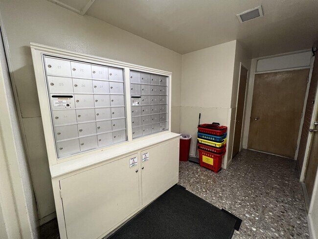 Building Photo - 4302 Ocean Dr