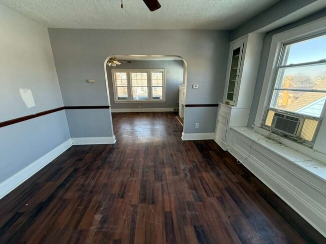 Building Photo - 4913 E 85th St