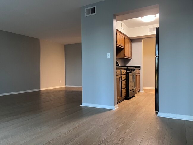 Building Photo - 135 Forest Green Dr